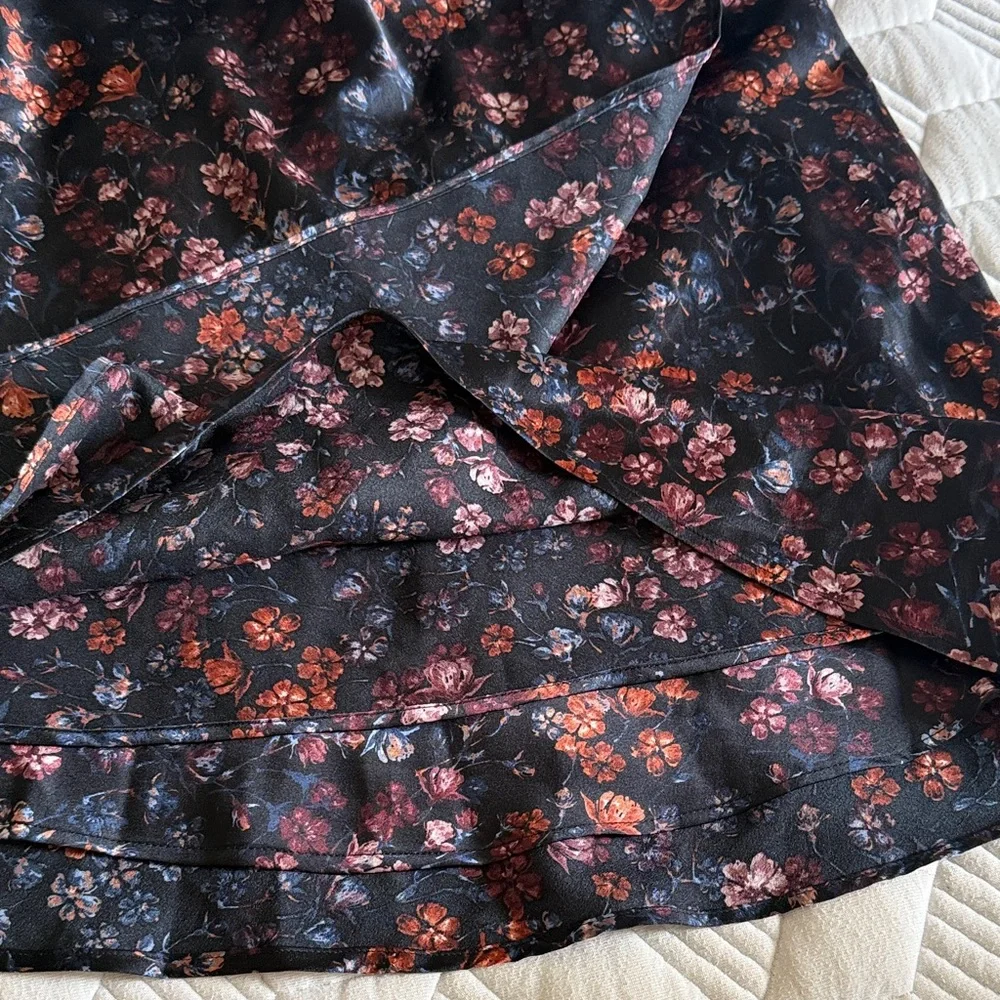 Abercrombie Floral Satin Skirt - Black with Burgundy Floral - Picture 2 of 4